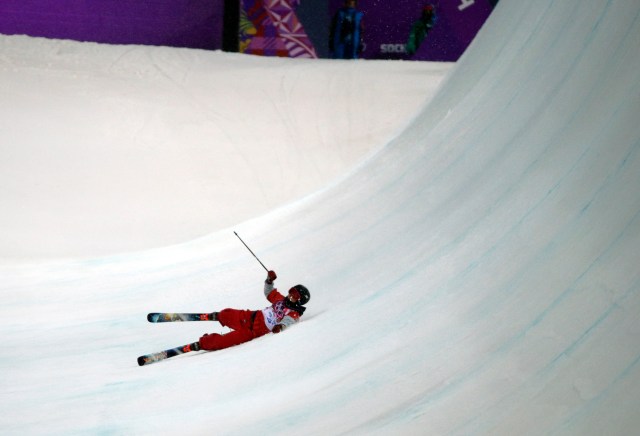 Torin Yater-Wallace (USA) falls during his run in men's ski halfpipe (Andrew P. Scott, USA TODAY Sports)