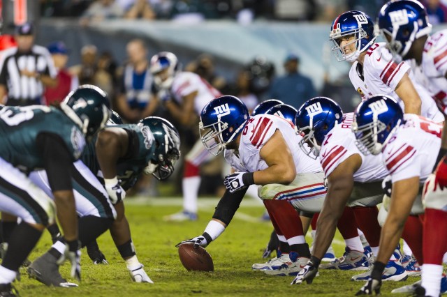 If the Giants are going to return to form, they must improve their offensive line. (Credit: Howard Smith - USA TODAY Sports)