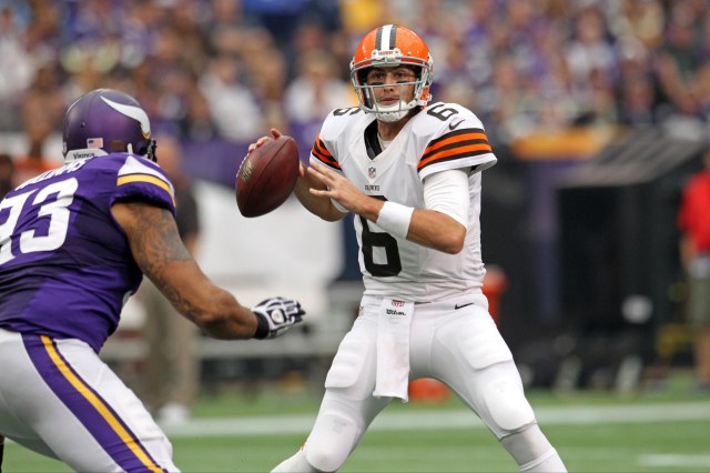 Cleveland Browns quarterback Brian Hoyer throws against the Minnesota Vikings at Mall of America Field at H.H.H. Metrodome. (Brace Hemmelgarn - USA TODAY Sports)