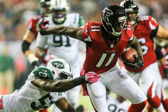 Atlanta Falcons wide receiver Julio Jones gains extra yards after a catch  against the New York Jets at the Georgia Dome. (Daniel Shirey - USA TODAY Sports)