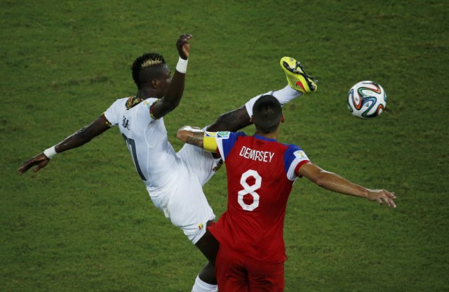 Ghana's John Boye (L) kicks high and knocks into the face of Clint Dempsey. (Carlos Barria, REUTERS)