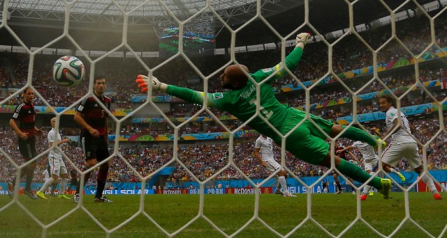 Germany's Thomas Mueller (unseen) scores past goalkeeper Tim Howard of the U.S. (REUTERS/Brian Snyder)