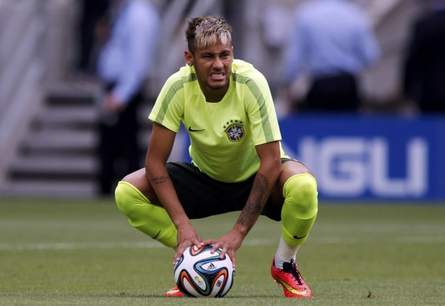 Neymar looks very determined. (Sergio Morales, REUTERS)