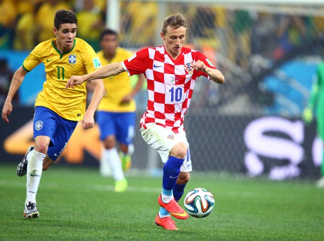 Oscar's pressing will help Brazil deal with Germany's talented midfield. Credit: Mark J. Rebilas-USA TODAY Sports.