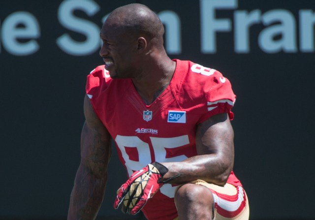 Vernon Davis return to 49ers camp should not be the end of his fight to help players earn more money and manage it better. Kyle Terada, USA TODAY Sports)