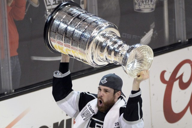 Willie Mitchell is too slow and old to be paid so much. (Richard Mackson, USA TODAY Sports)
