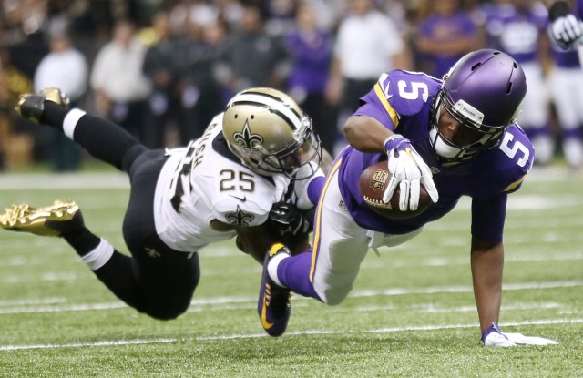 New Orleans Saints free safety Rafael Bush (25) tackles Minnesota Vikings quarterback Teddy Bridgewater. (Crystal LoGiudice-USA TODAY Sports)