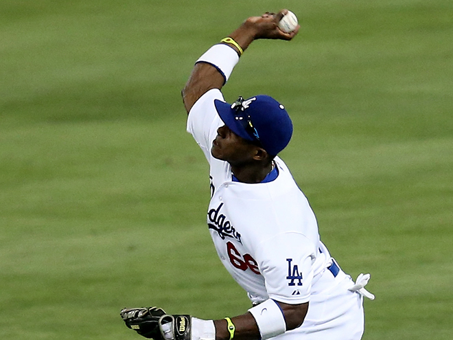 Dodgers' Yasiel Puig makes incredible throw