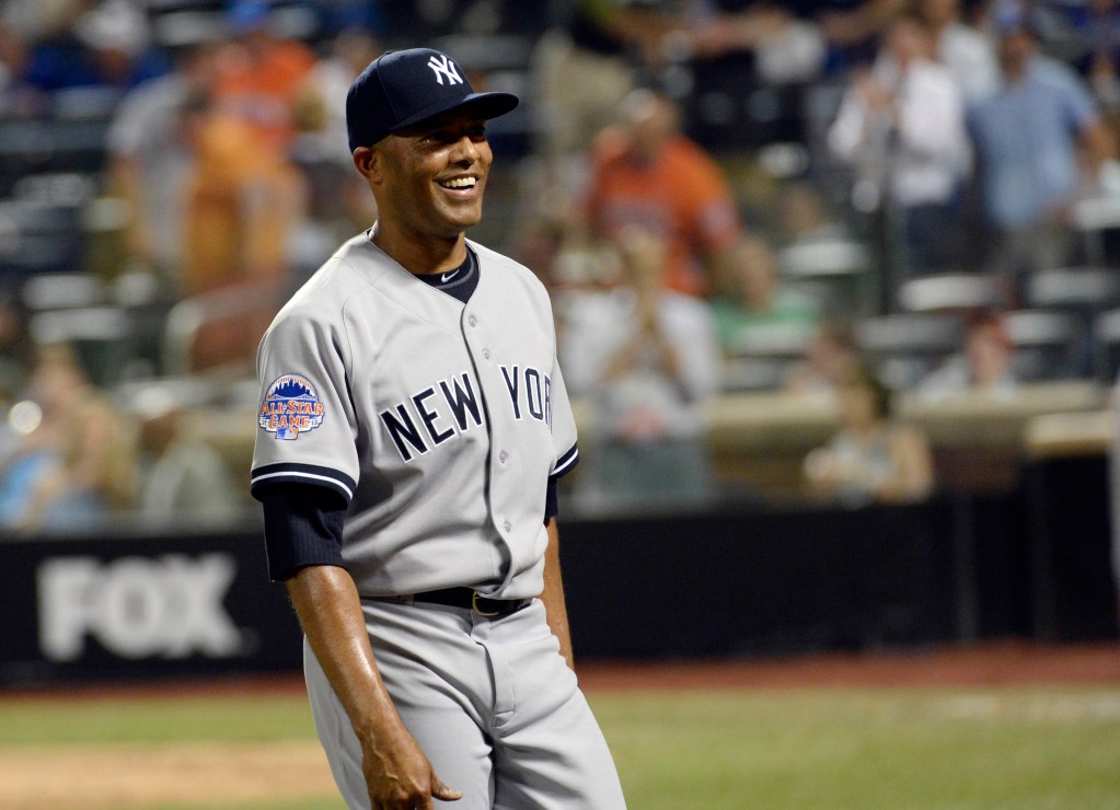 WATCH: Yankees' Mariano Rivera shags fly balls  like the olds