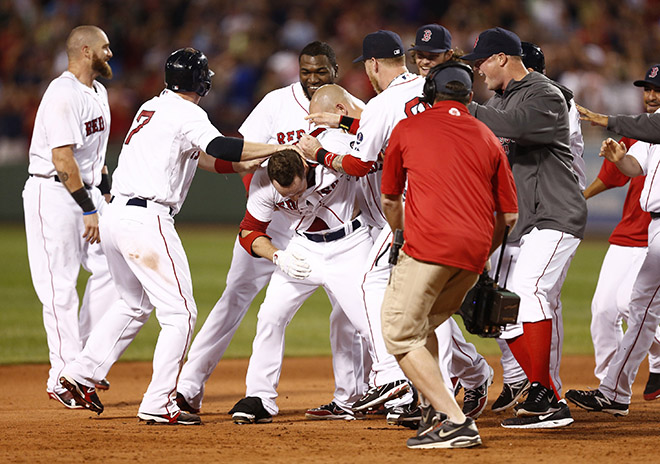 Red Sox score six runs in the 9th for wild walk-off win