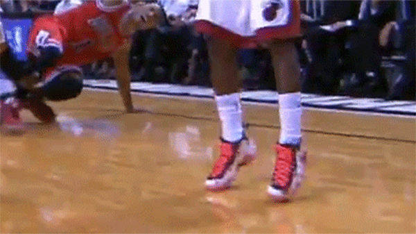Derrick Rose welcomed back to NBA with vicious crossover