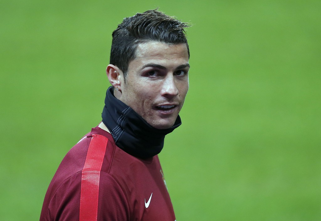 Cristiano Ronaldo: 2013 FIFA Ballon d'Or winner in GIFs