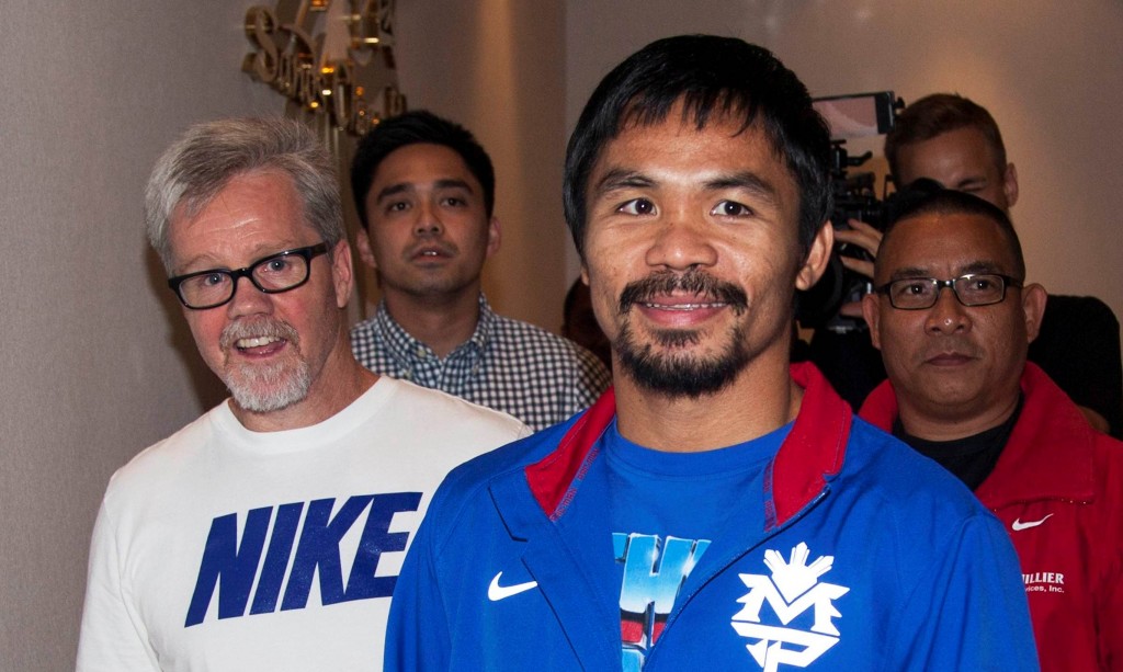 Roach, left, with Manny Pacquiao. (Reuters/Tyrone Siu)