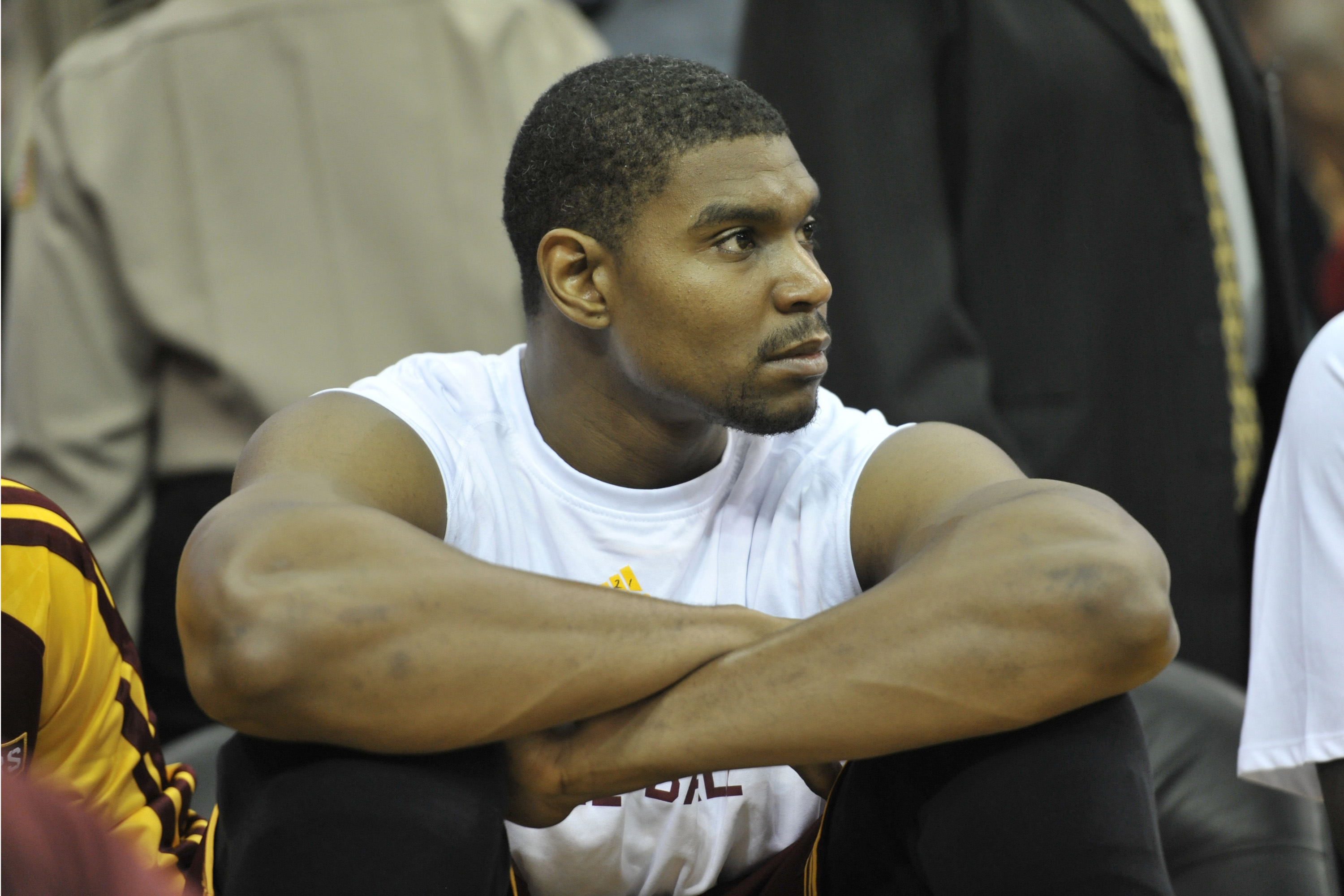 It's Andrew Bynum's Birthday Today & I Hope He Gets A Free Haircut