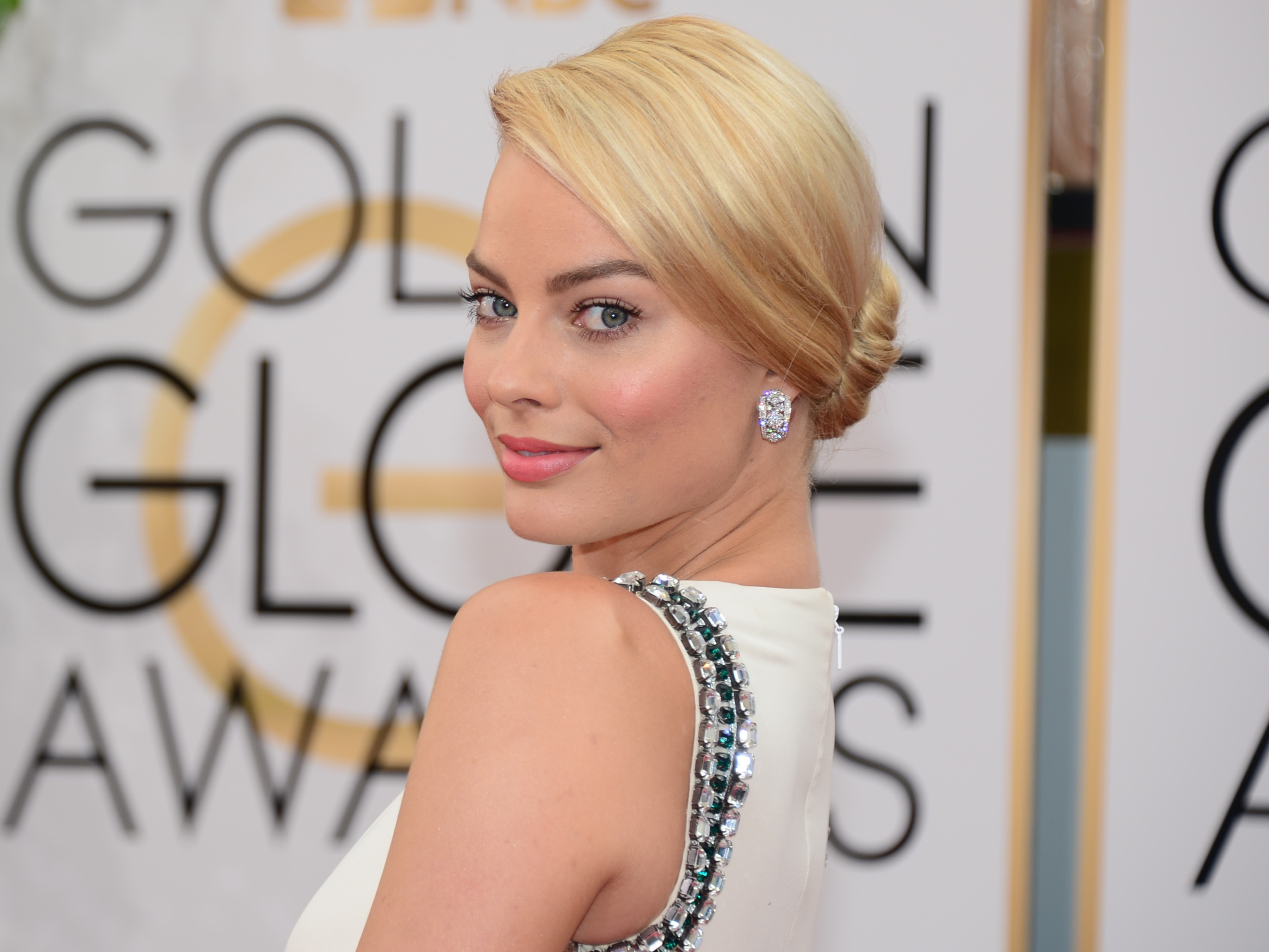 Margot Robbie is a massive New York Rangers fan; please come to the NHL  Awards