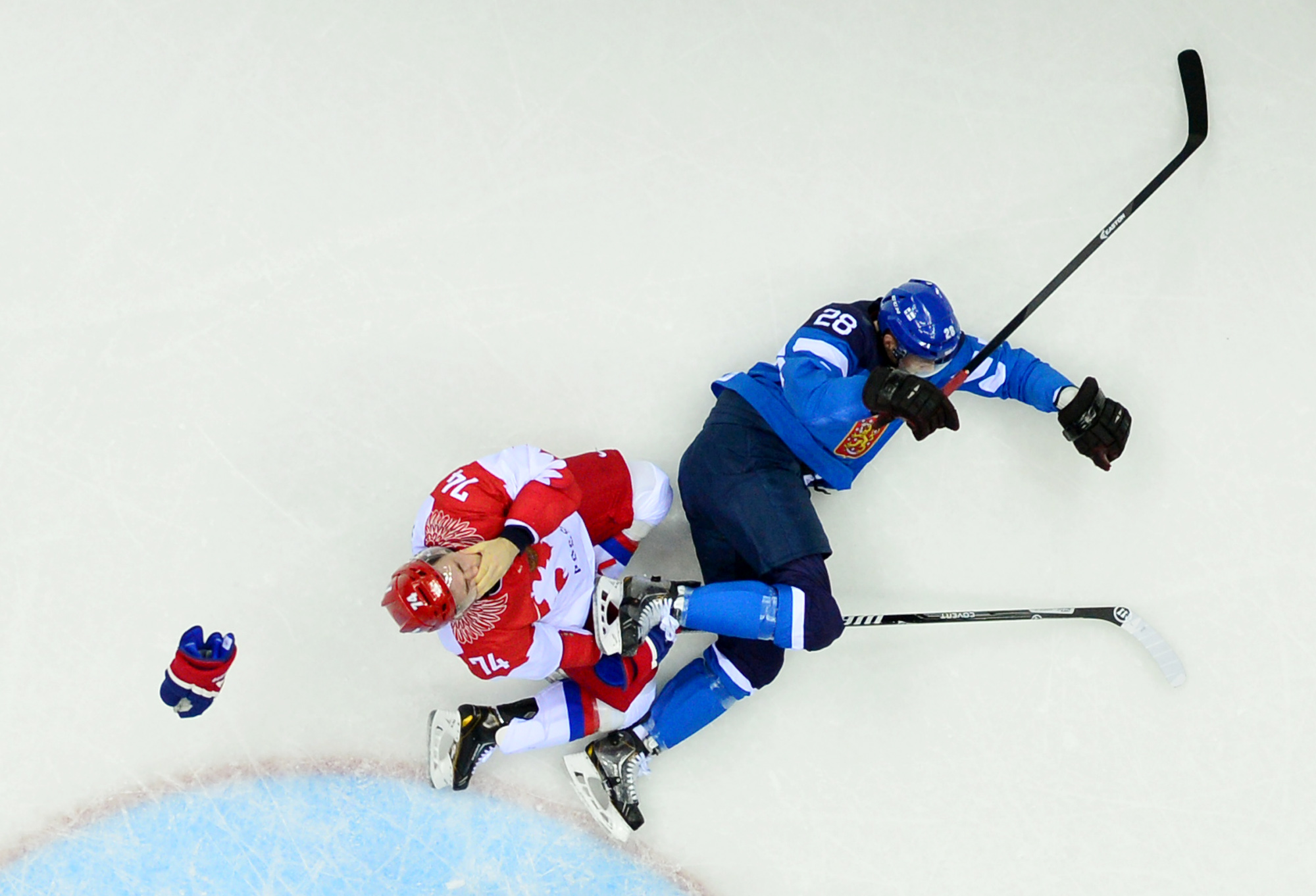 Winter Olympics 2014: Russia's ice hockey poster boy fails to get