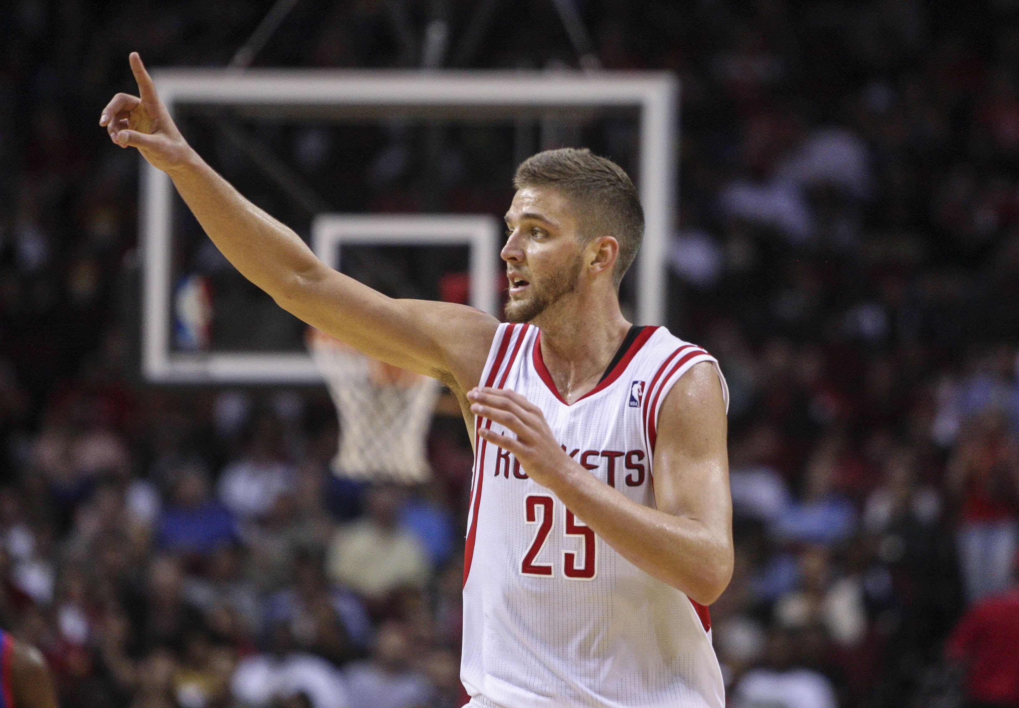 Chandler Parsons gets in car accident outside arena, other driver asks