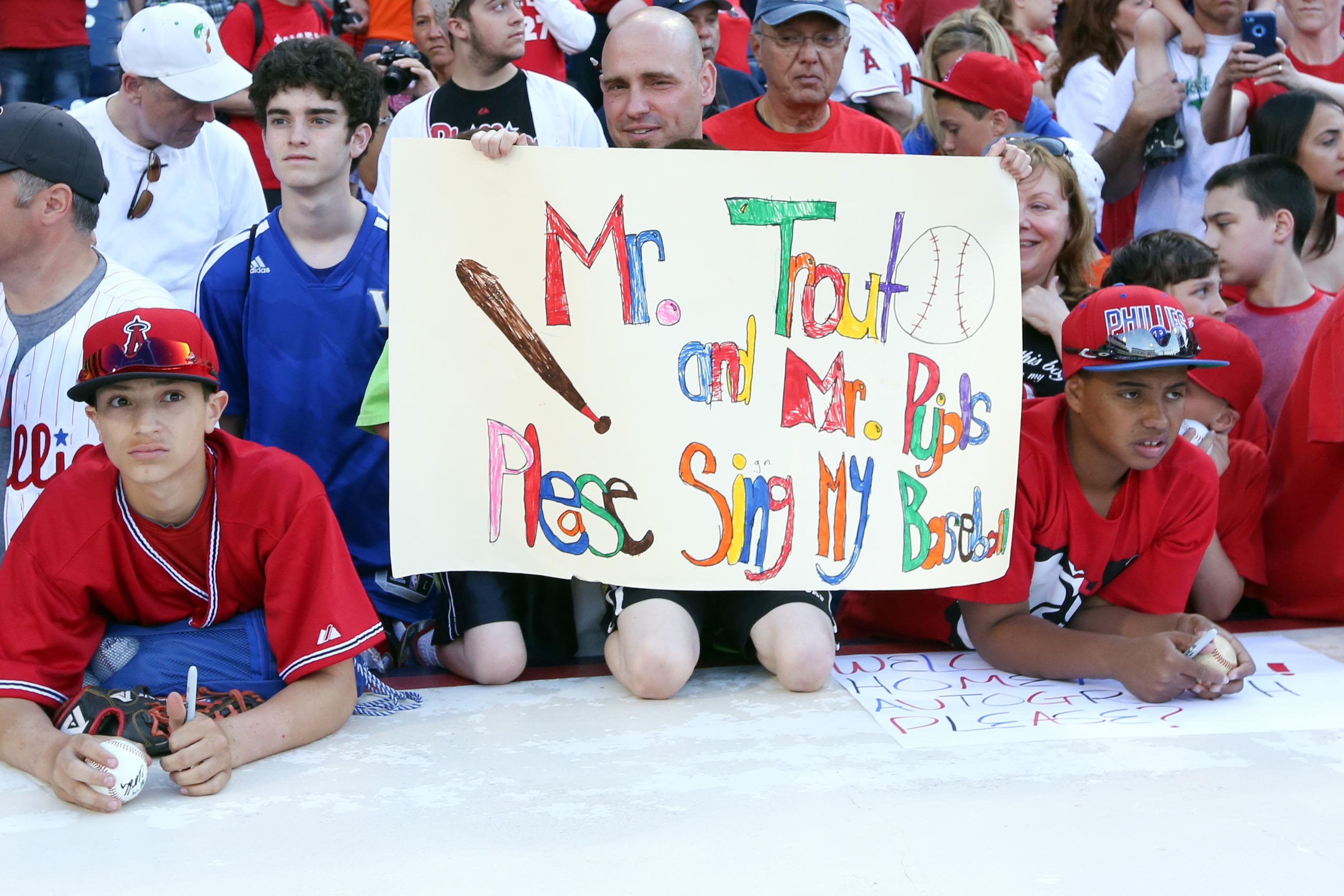 8,000 people from Mike Trout's hometown came to the Angels' game in  Philadelphia