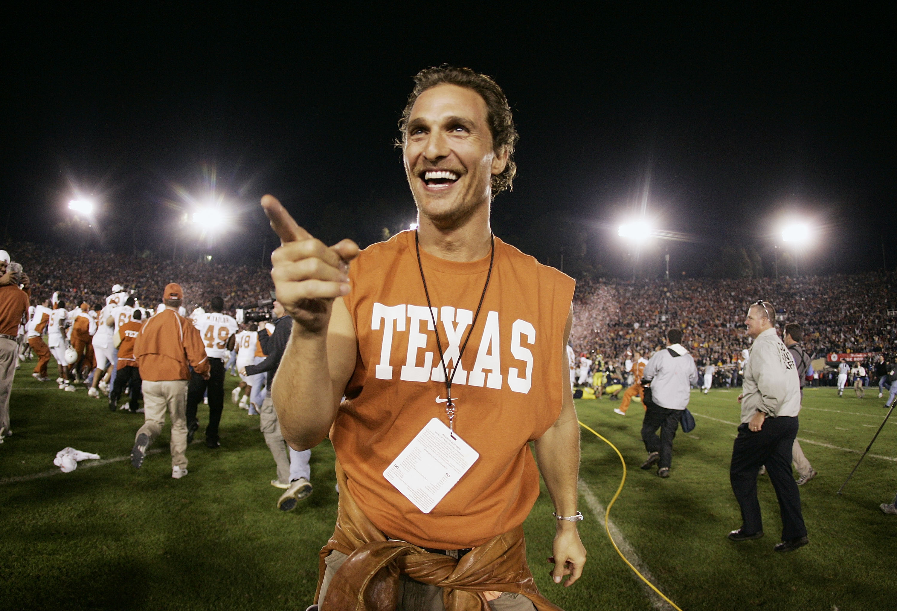 Matthew McConaughey visits Texas Longhorns practice | For The Win