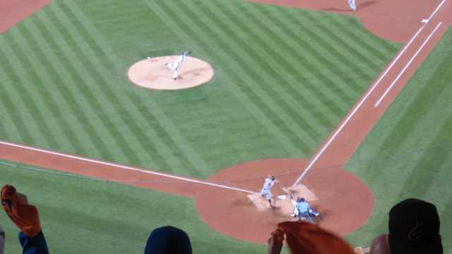 Addison Reed gets out of trouble in the eighth by striking out Hunter Pence with the bases loaded.