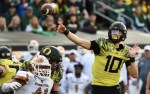 EUGENE, OR - OCTOBER 29: Quarterback Justin Herbert #10 of the Oregon Ducks passes the ball during the third quarter of the game against the Arizona State Sun Devils at Autzen Stadium on October 29, 2016 in Eugene, Oregon. (Photo by Steve Dykes/Getty Images)