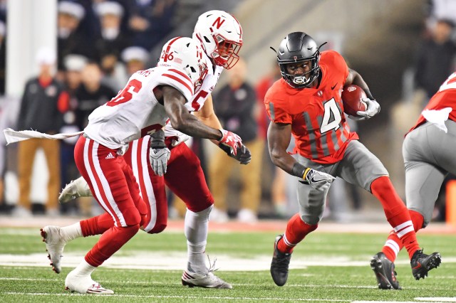 COLUMBUS, OH - NOVEMBER 5: Curtis Samuel #4 of the Ohio State Buckeyes looks for running room around Thomas Connely #26 of the Nebraska Cornhuskers and Josh Banderas #52 of the Nebraska Cornhuskers in the second quarter at Ohio Stadium on November 5, 2016 in Columbus, Ohio. (Photo by Jamie Sabau/Getty Images)
