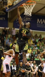 LAHAINA, HI - NOVEMBER 23: Dylan Ennis #31 of the Oregon Ducks lays the ball in during the second half of the Maui Invitational NCAA college basketball game against the UConn Huskies at the Lahaina Civic Center on November 23, 2016 in Lahaina, Hawaii. (Photo by Darryl Oumi/Getty Images)