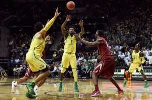 EUGENE, OR - DECEMBER 11: Jordan Bell #1 of the Oregon Ducks passs the ball to Dillon Brooks #24 of the Oregon Ducks during the first half of the game against  the Alabama Crimson Tideat Matthew Knight Arena on December 11, 2016 in Eugene, Oregon. Oregon won the game 65-56. (Photo by Steve Dykes/Getty Images)