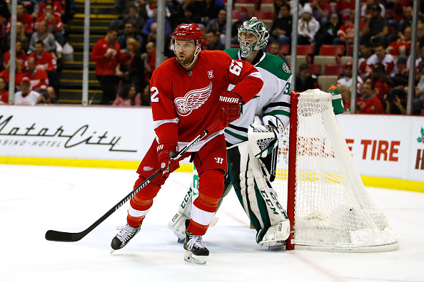 DETROIT, MI - NOVEMBER 29: Thomas Vanek #62 of the Detroit Red Wings skates while playing the Dallas Stars at Joe Louis Arena on November 29, 2016 in Detroit, Michigan. Detroit won the game 3-1. (Photo by Gregory Shamus/Getty Images)