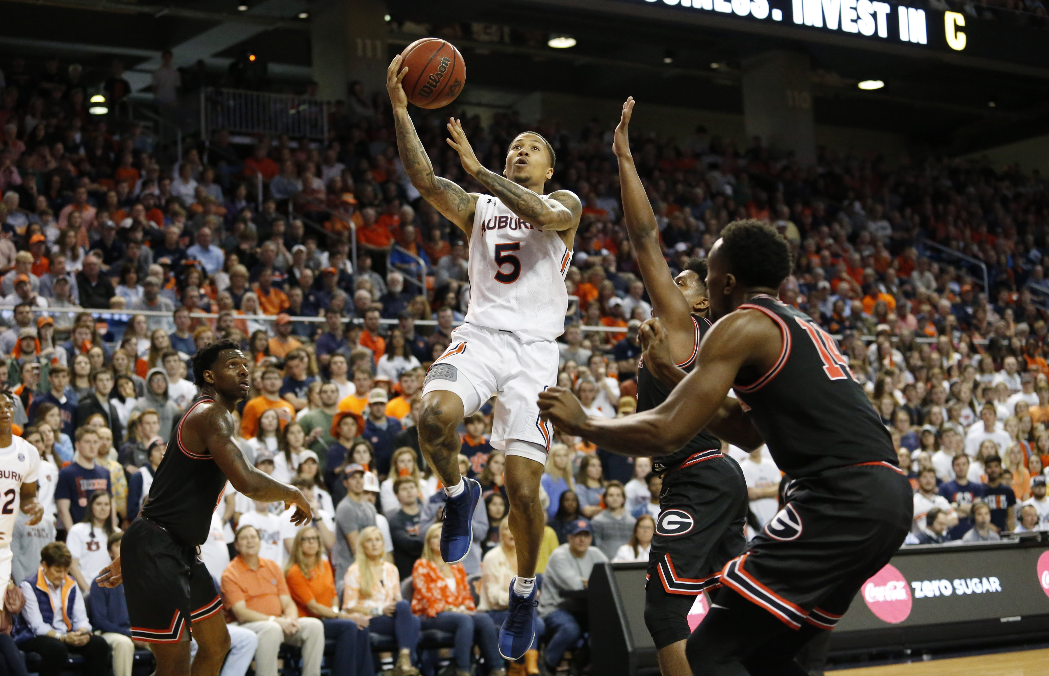 Photo Gallery: Auburn Takes Down Georgia 82-60 To Stay Undefeated ...