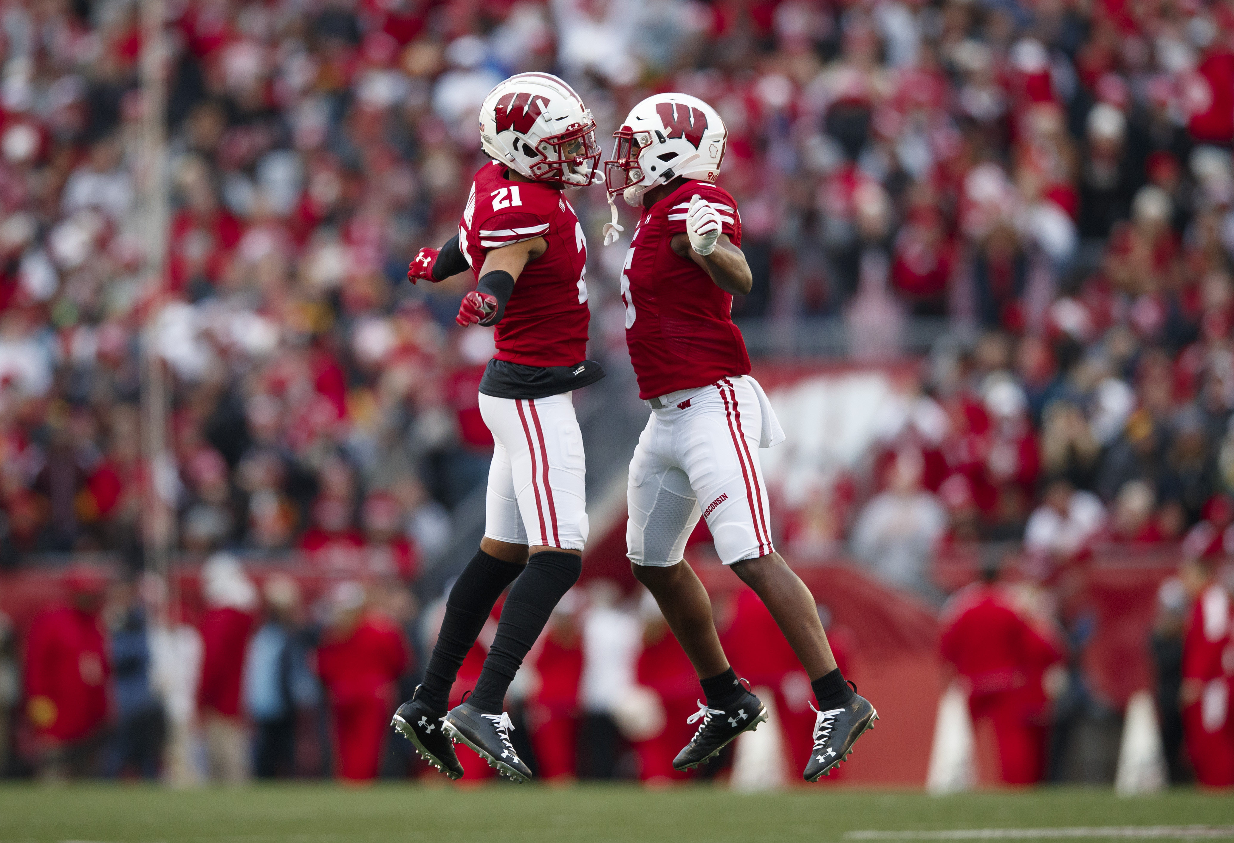 Wisconsin Badgers corners Faion Hicks and Caesar Williams Growing in their  Technique