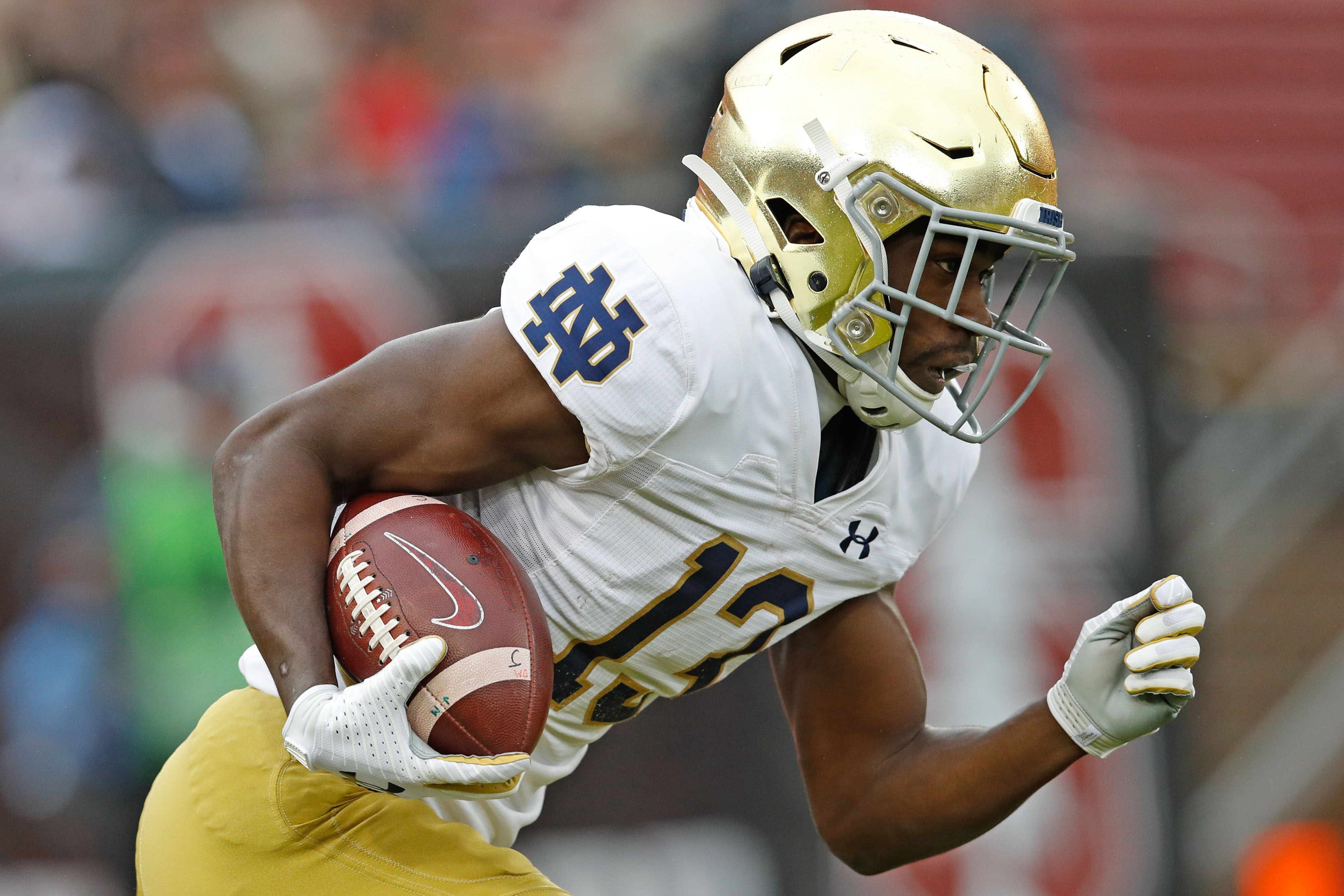 Watch: Chase Claypool Work With Young Notre Dame WRs, Ian Book In  Off-Season //