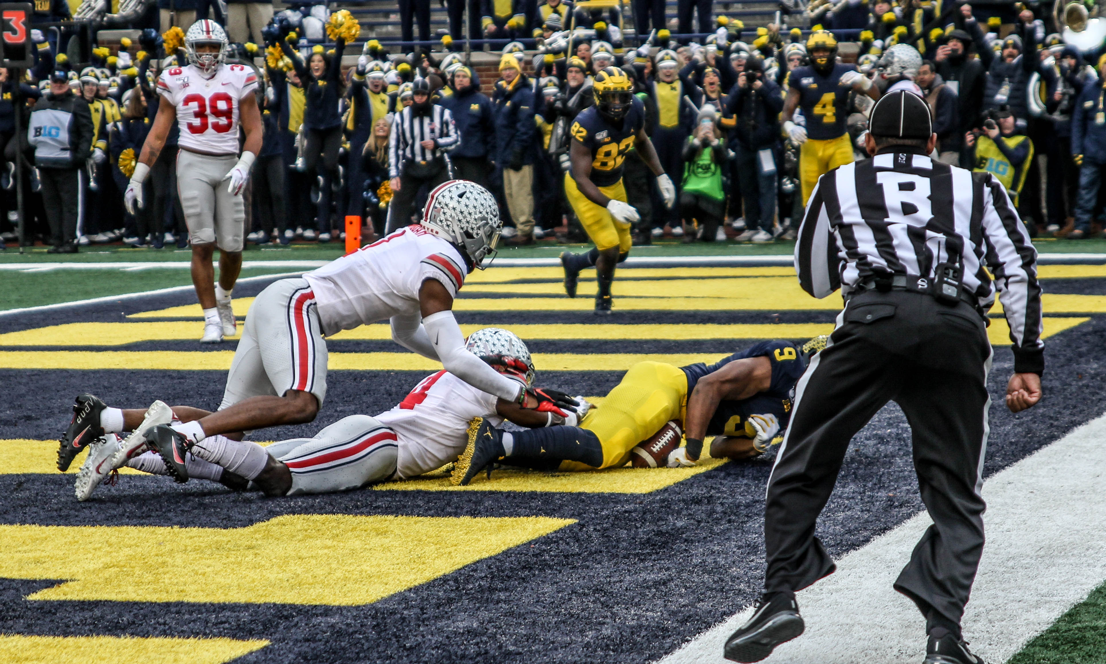 Michigan Football - A stellar afternoon from Shea Patterson and Donovan  Peoples-Jones! PATTERSON: 14-18, 237 yards, 3 touchdowns PEOPLES-JONES: 4  catches, 90 yards, 3 touchdowns #GoBlue