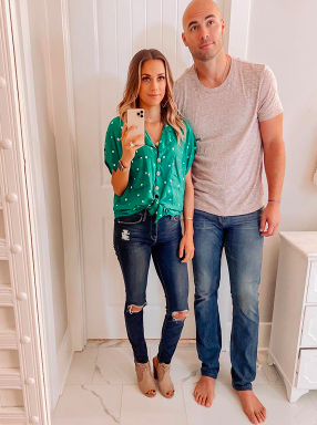 Jana Kramer Opens Up About Finding A Womans Topless Photo On Husbands Phone Im Not Ready