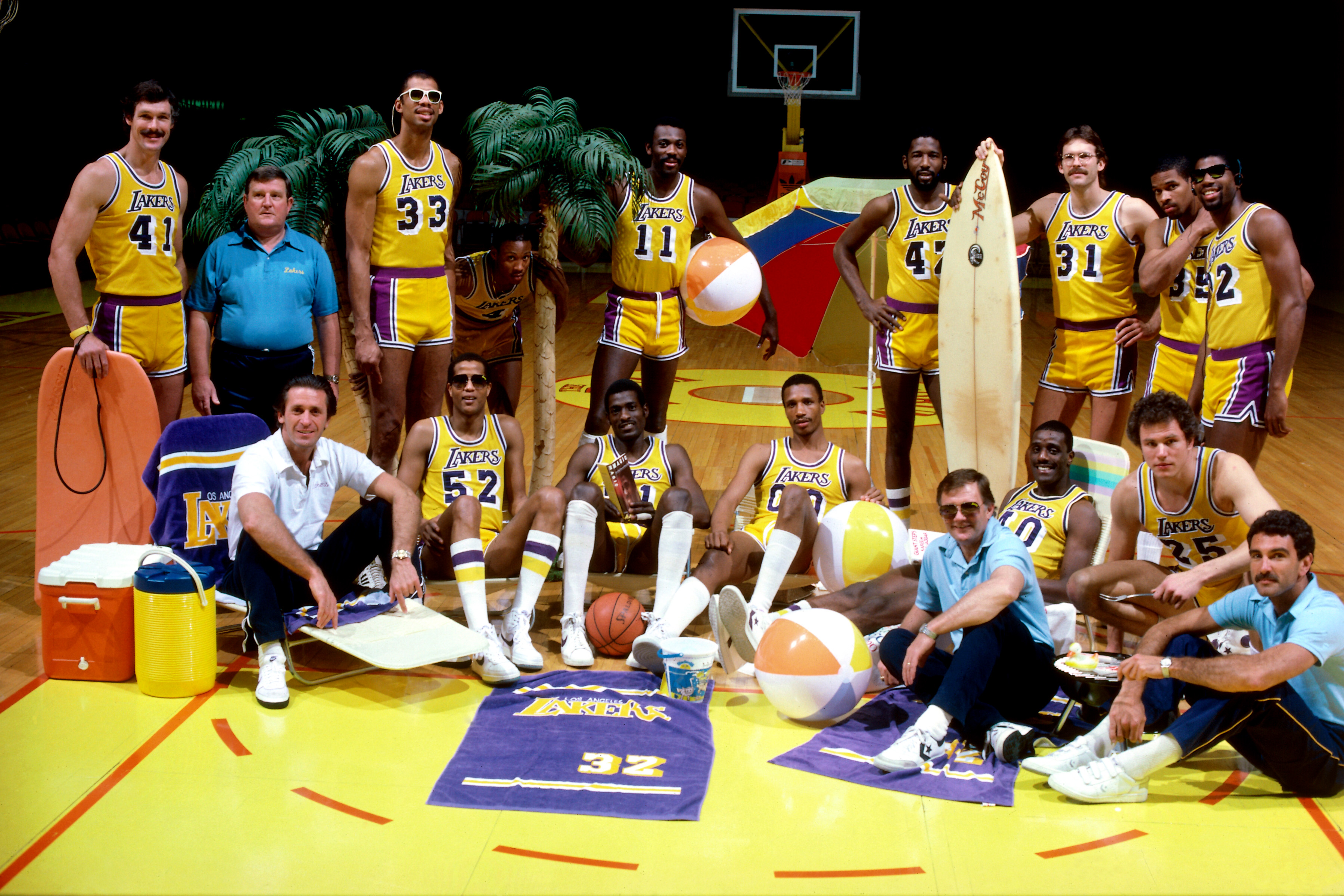 Ranking every Lakers uniform in history 