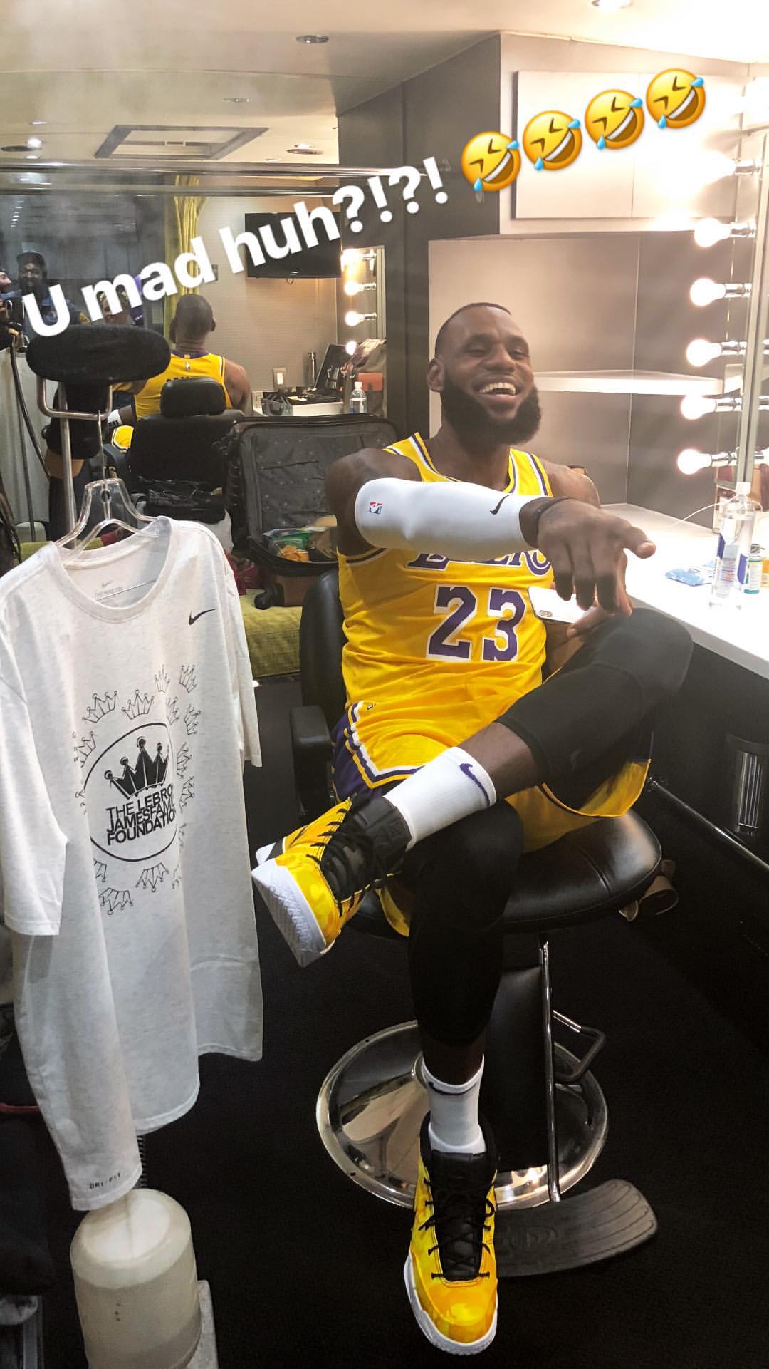 LeBron James dons gold Lakers jersey, Kobe sneakers for photoshoot