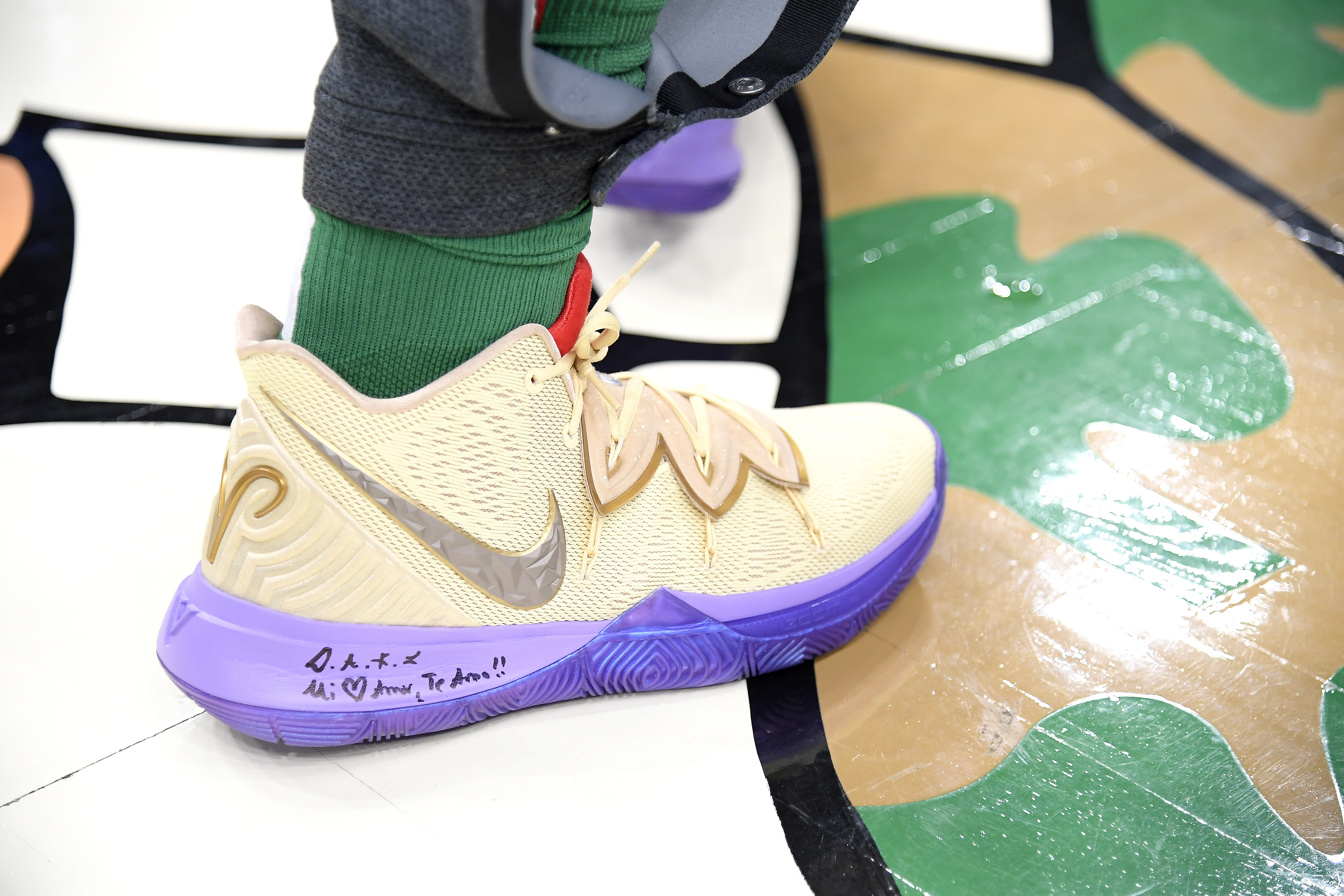 kyrie irving christmas shoes