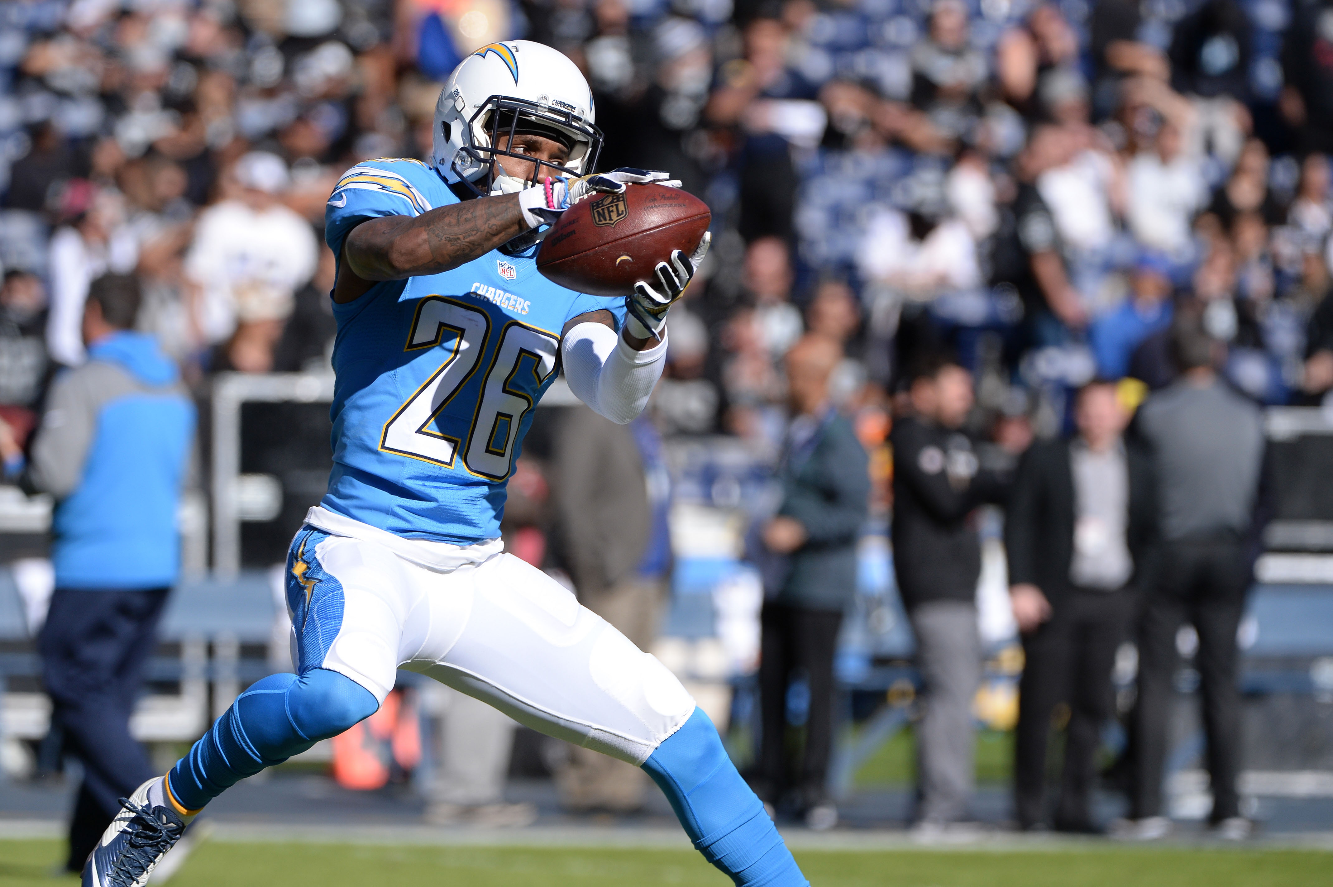 Chargers CB Casey Hayward continues strong 2017, PFF News & Analysis