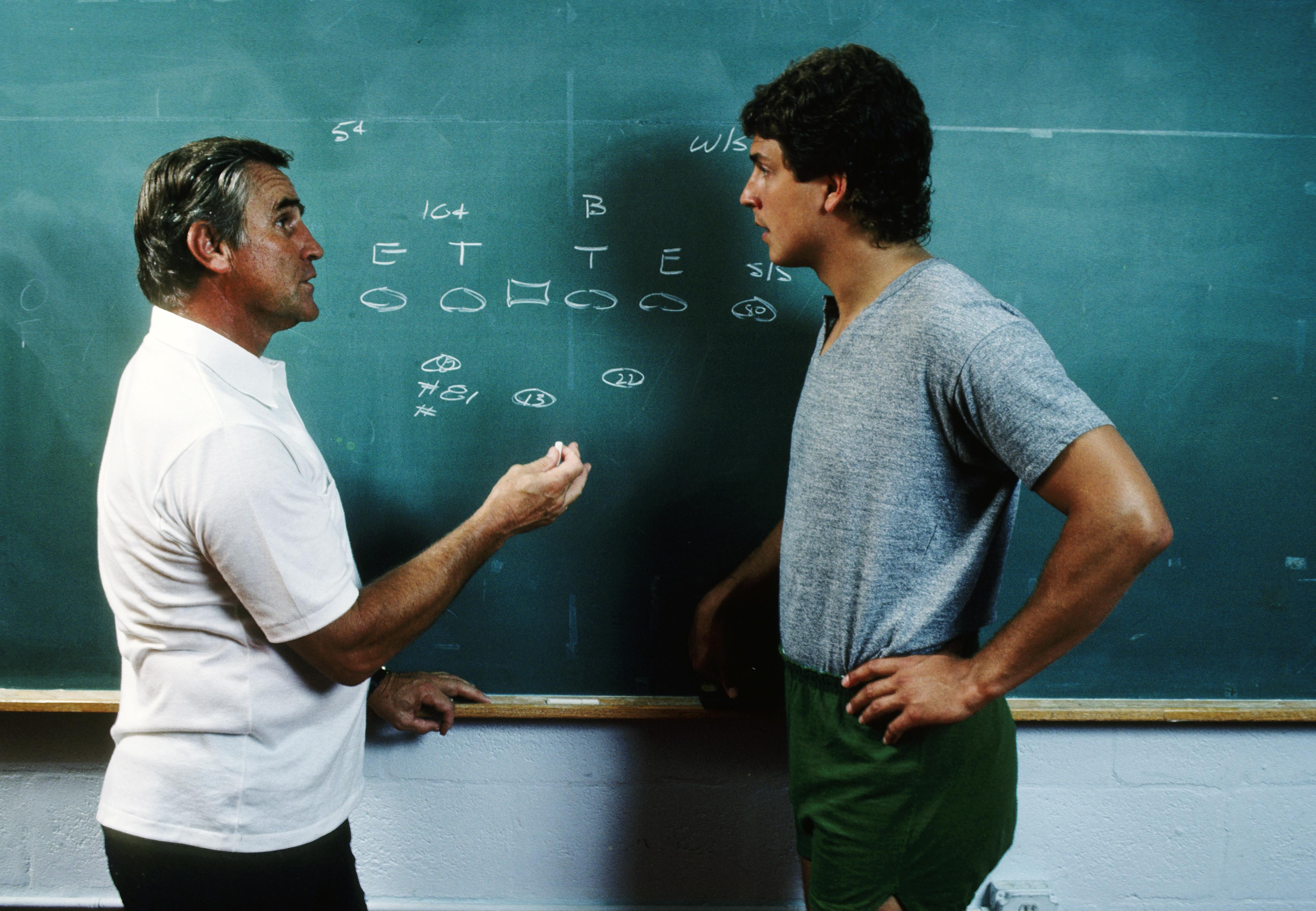 Miami Dolphins coach Don Shula discusses with quarterback Dan Marino (13)  and reserve quarterback Don Strock (