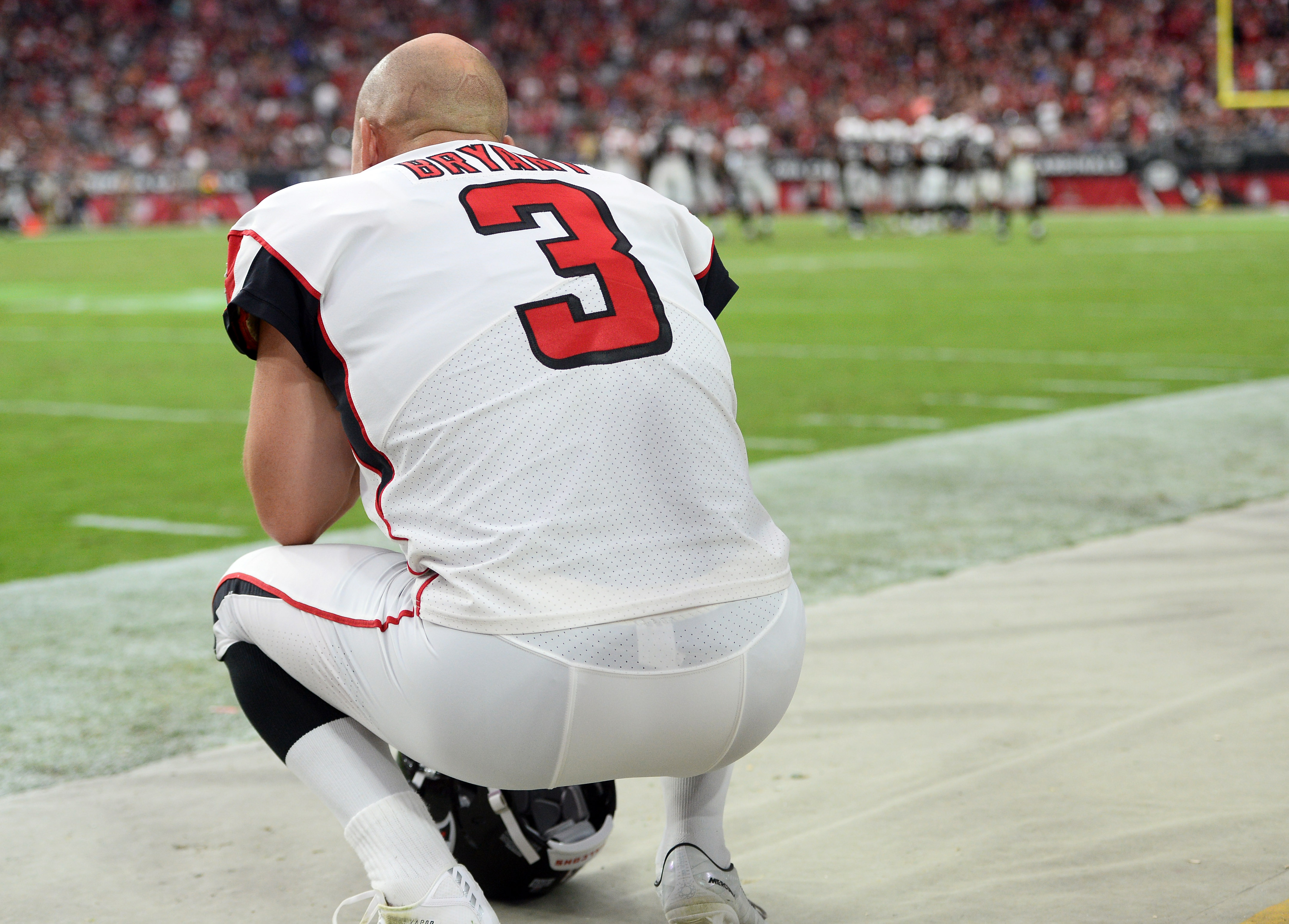 Cardinals beat Falcons 34-33 after Bryant's extra point miss