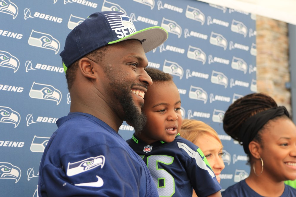 Seahawks' Cliff Avril makes good on Haiti pledge with two sacks vs