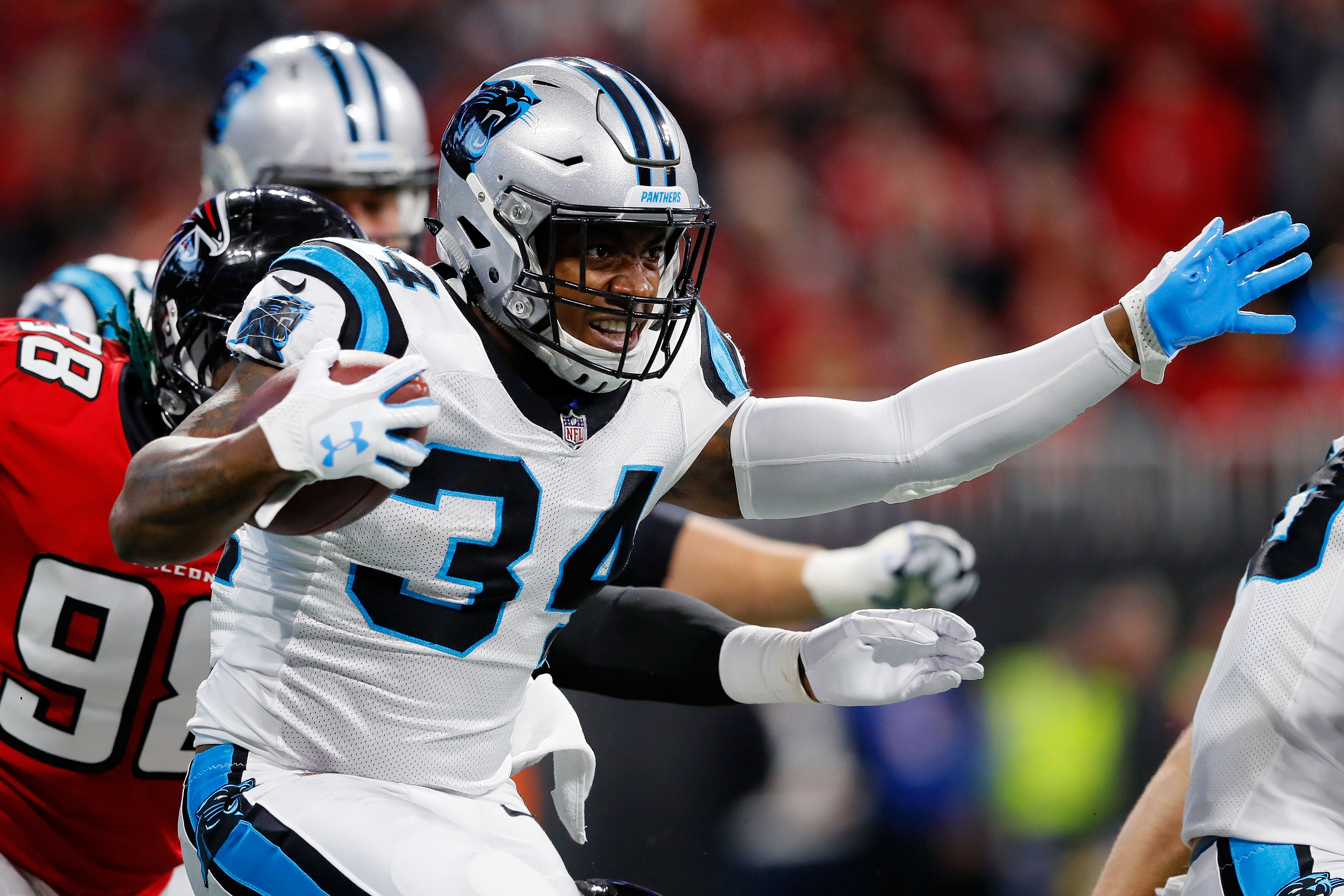 Panthers Re-Sign Cameron Artis-Payne