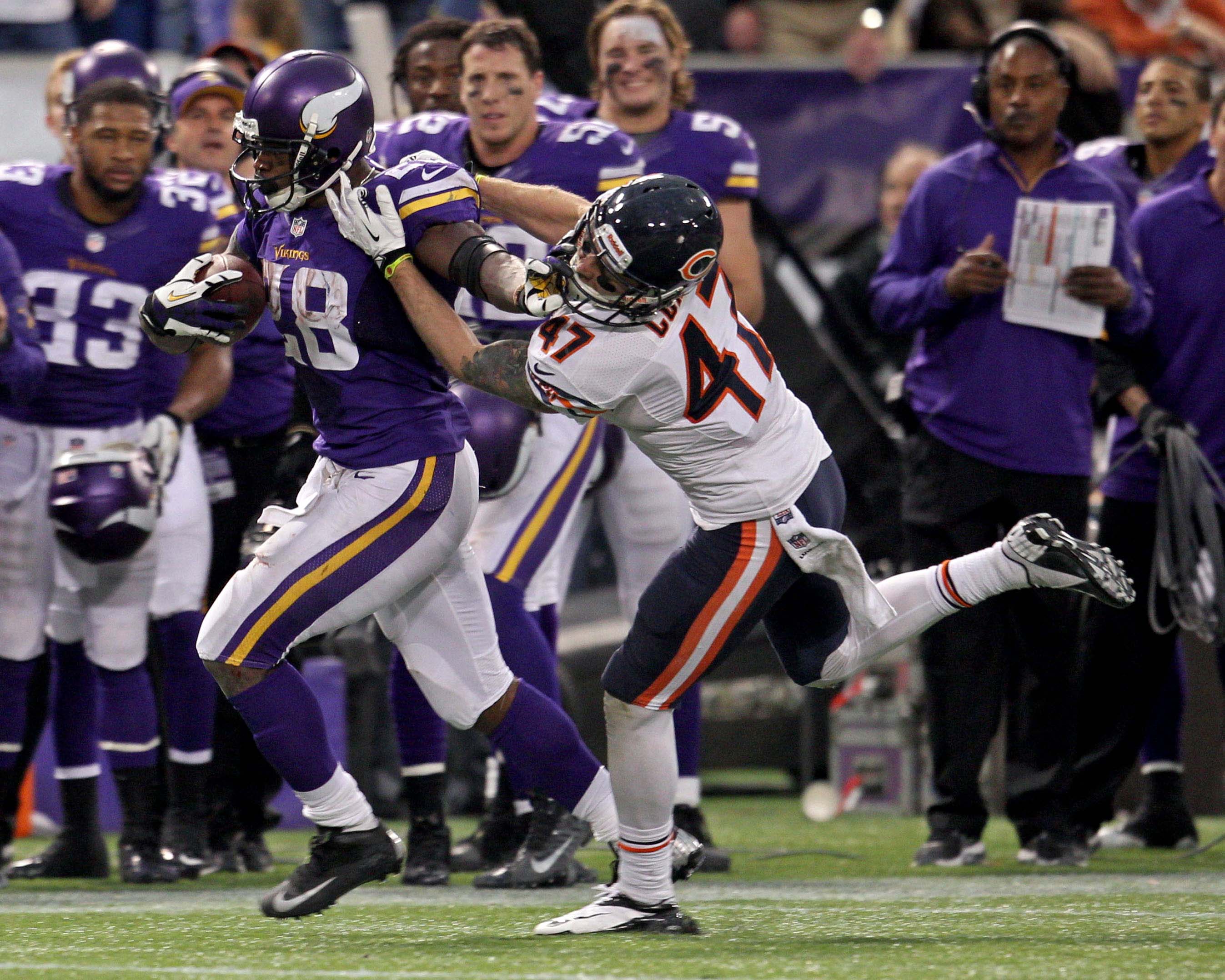 Minnesota Vikings running back Adrian Peterson (28) runs against