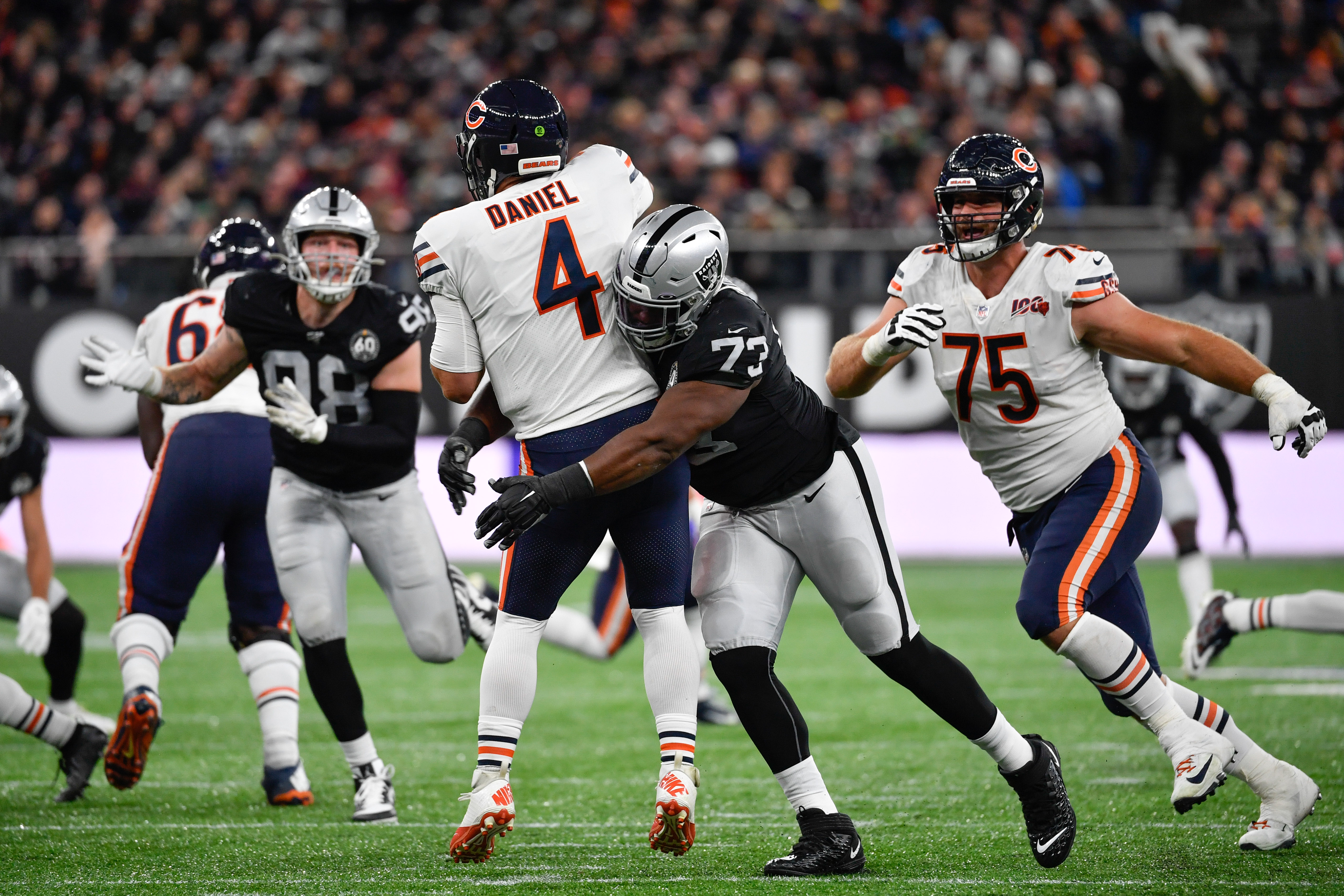 Chicago Bears 21-24 Oakland Raiders: Raiders hold on to beat Bears