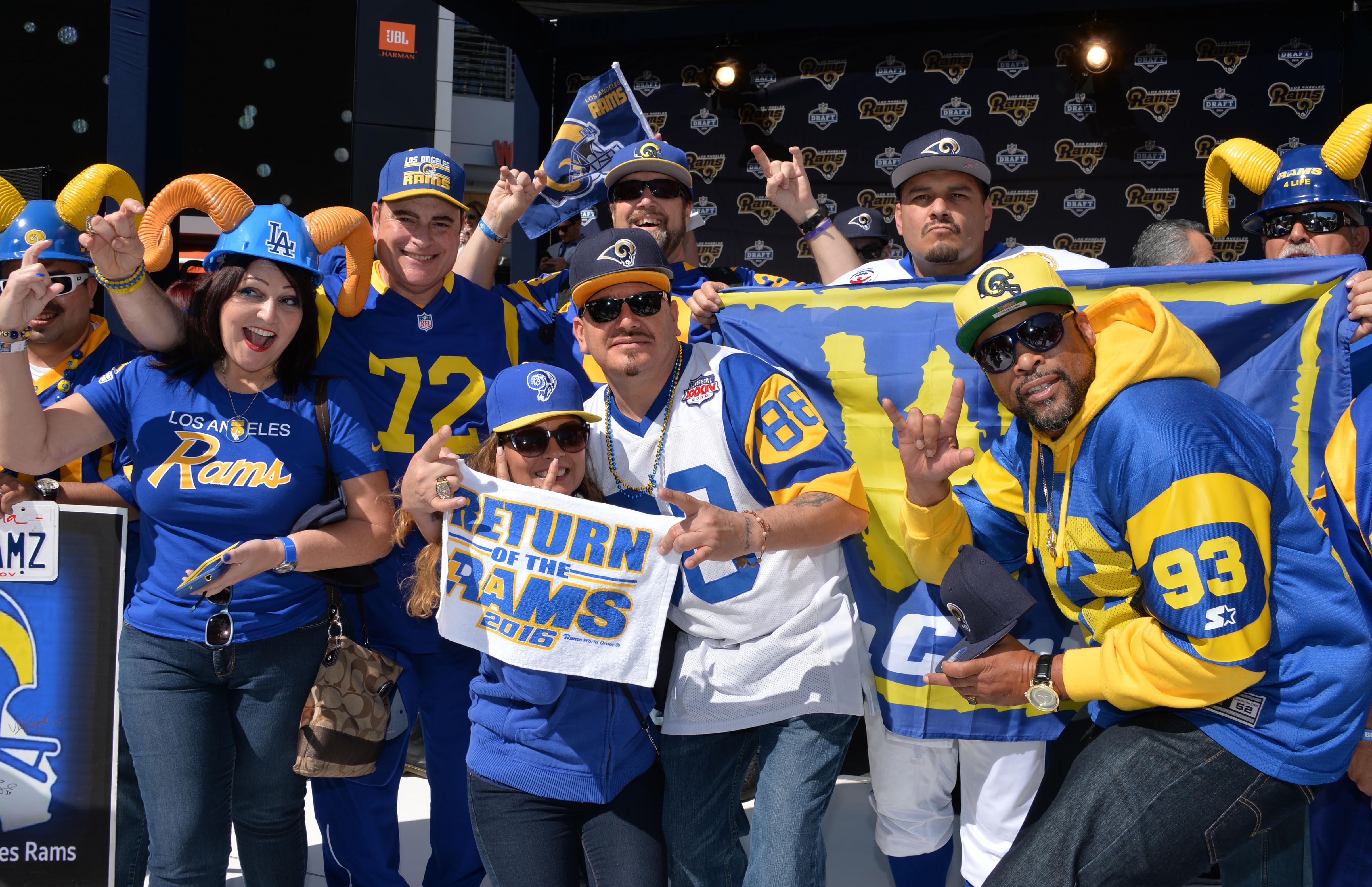 Fans and Players of the Former Rams Demand for the Classic Blue