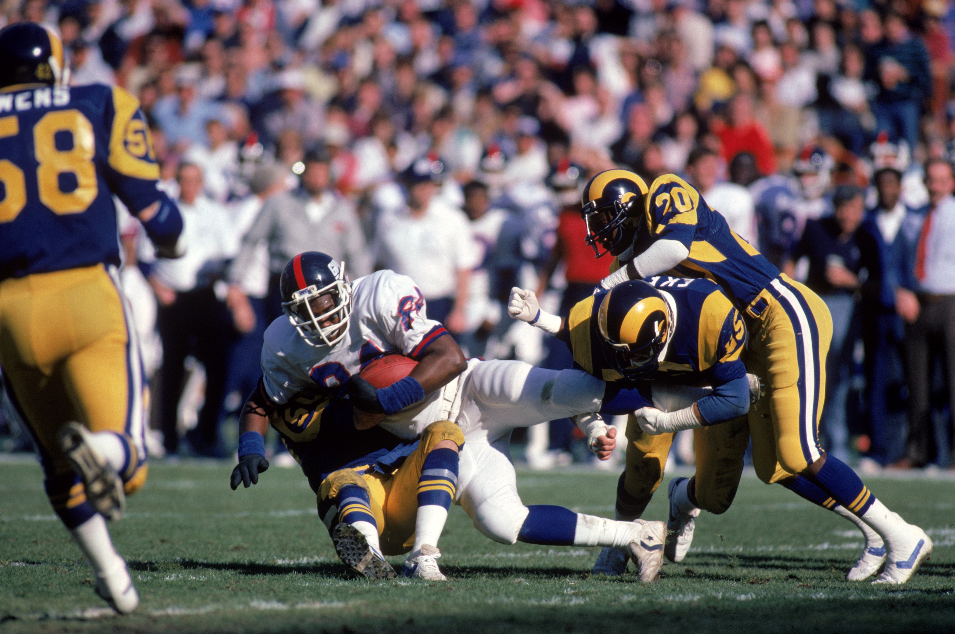 AFC and NFC teams competing in the 1982 NFL Pro Bowl, on ABC Sports.  Fotografía de noticias - Getty Images