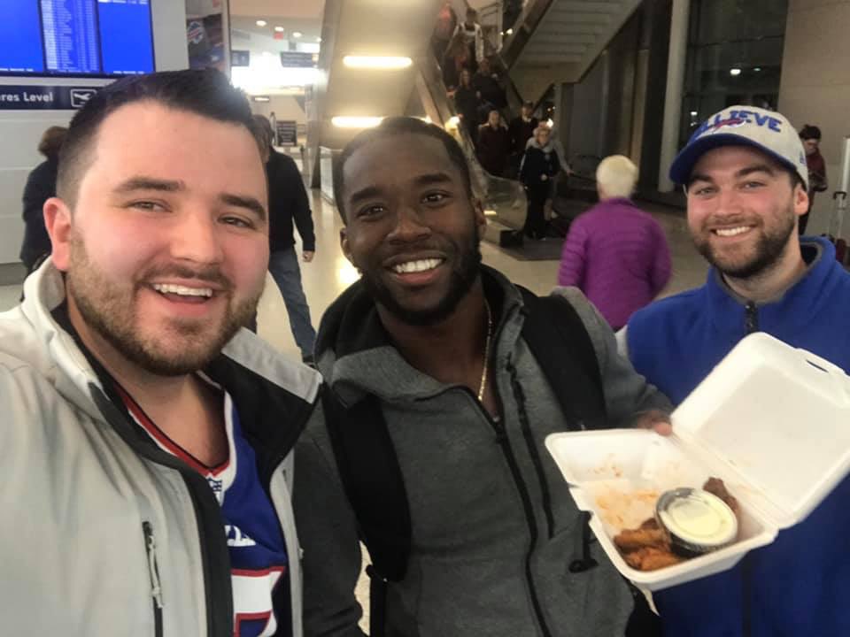 Buffalo Bills fans welcome new signings with wings at airport (video)