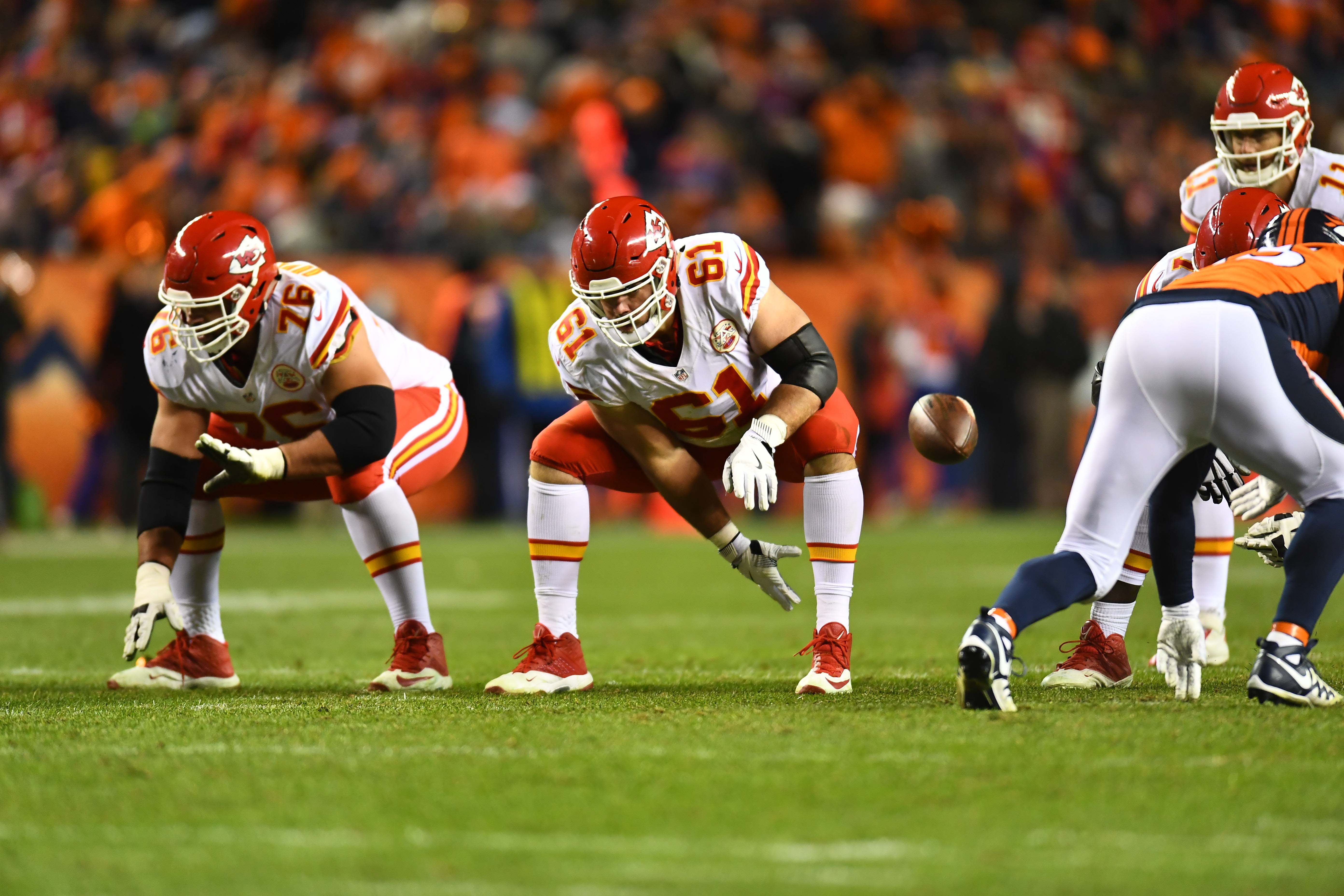 KANSAS CITY, MO - OCTOBER 16: Buffalo Bills center Mitch Morse (60)  communicates with his teammates during the game between the Kansas City  Chiefs and the Buffalo Bills on Sunday October 16