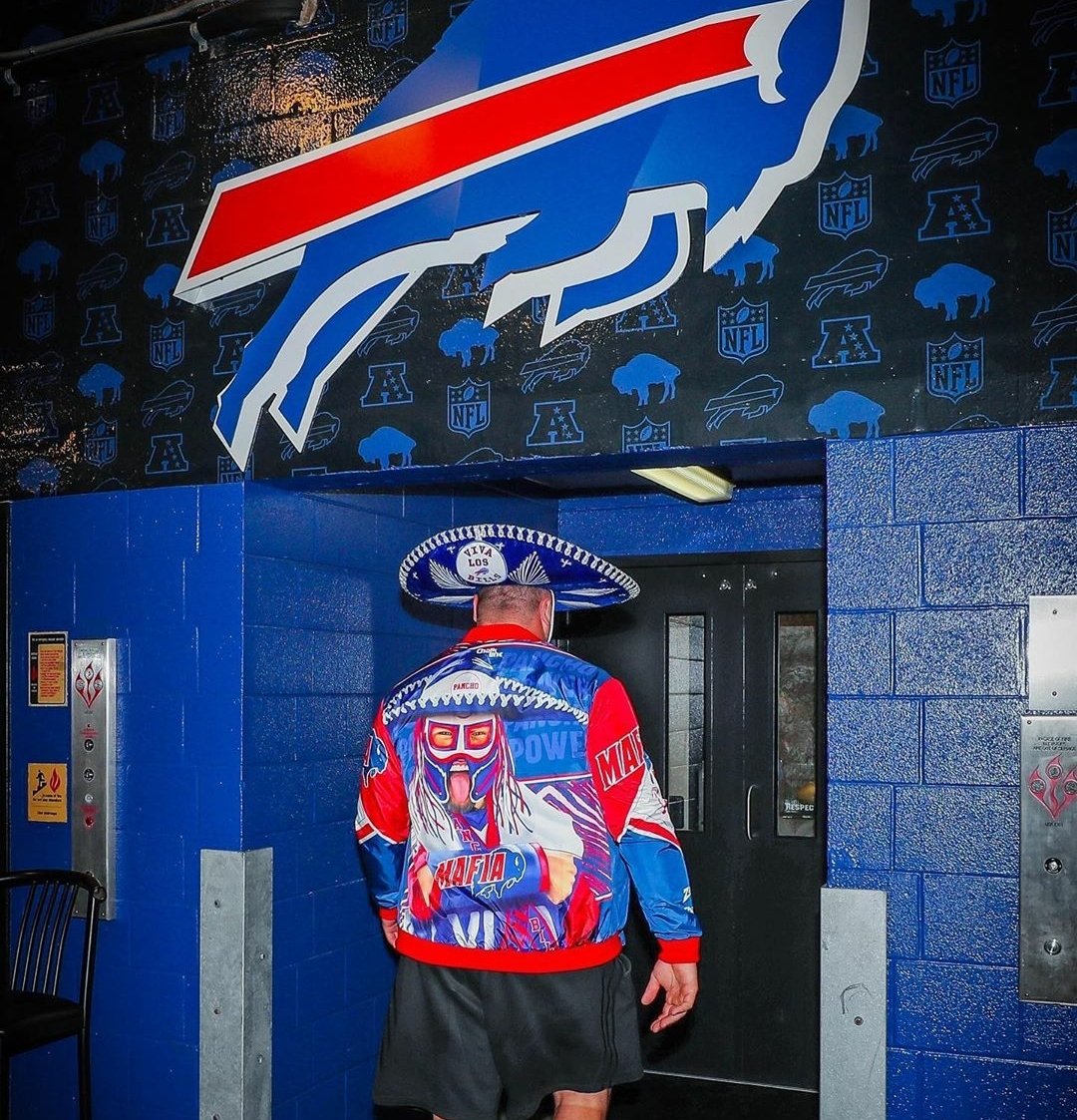 Buffalo Bills' Harrison Phillips honors Pancho Billa with sombrero