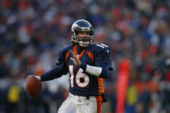 Linebacker Glenn Cadrez of the Denver Broncos in action during the